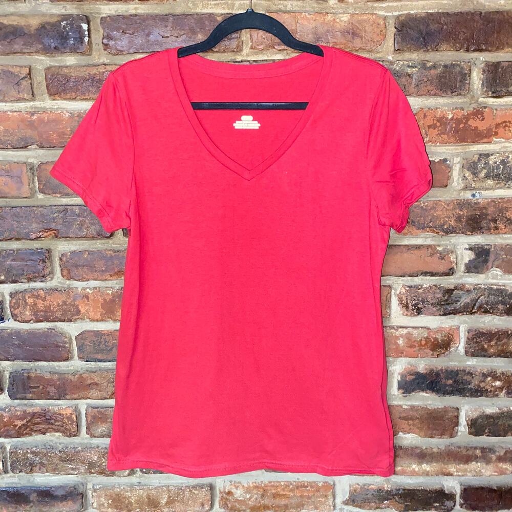 NWOT Fanatics Red Short Sleeve V-Neck Cotton T-Shirt Tee Women's Size Medium